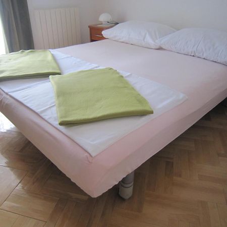 Apartment House Berry Примоштен Экстерьер фото