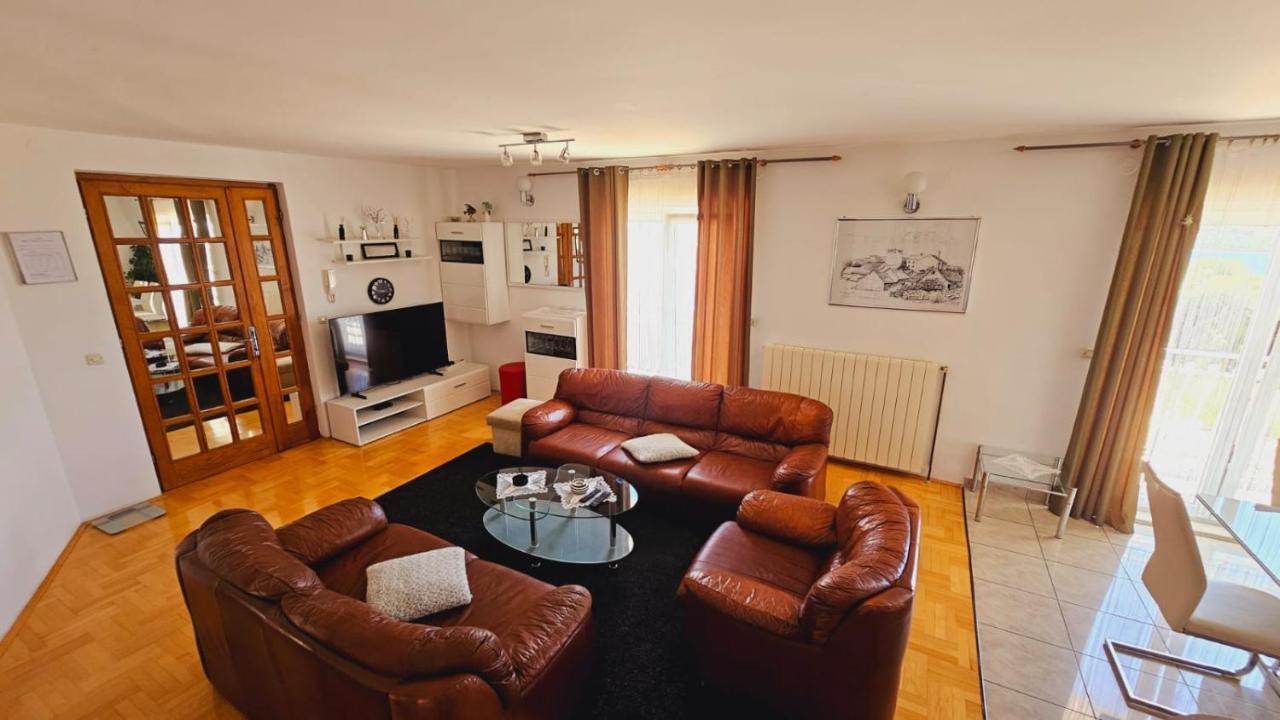 Apartment House Berry Примоштен Экстерьер фото