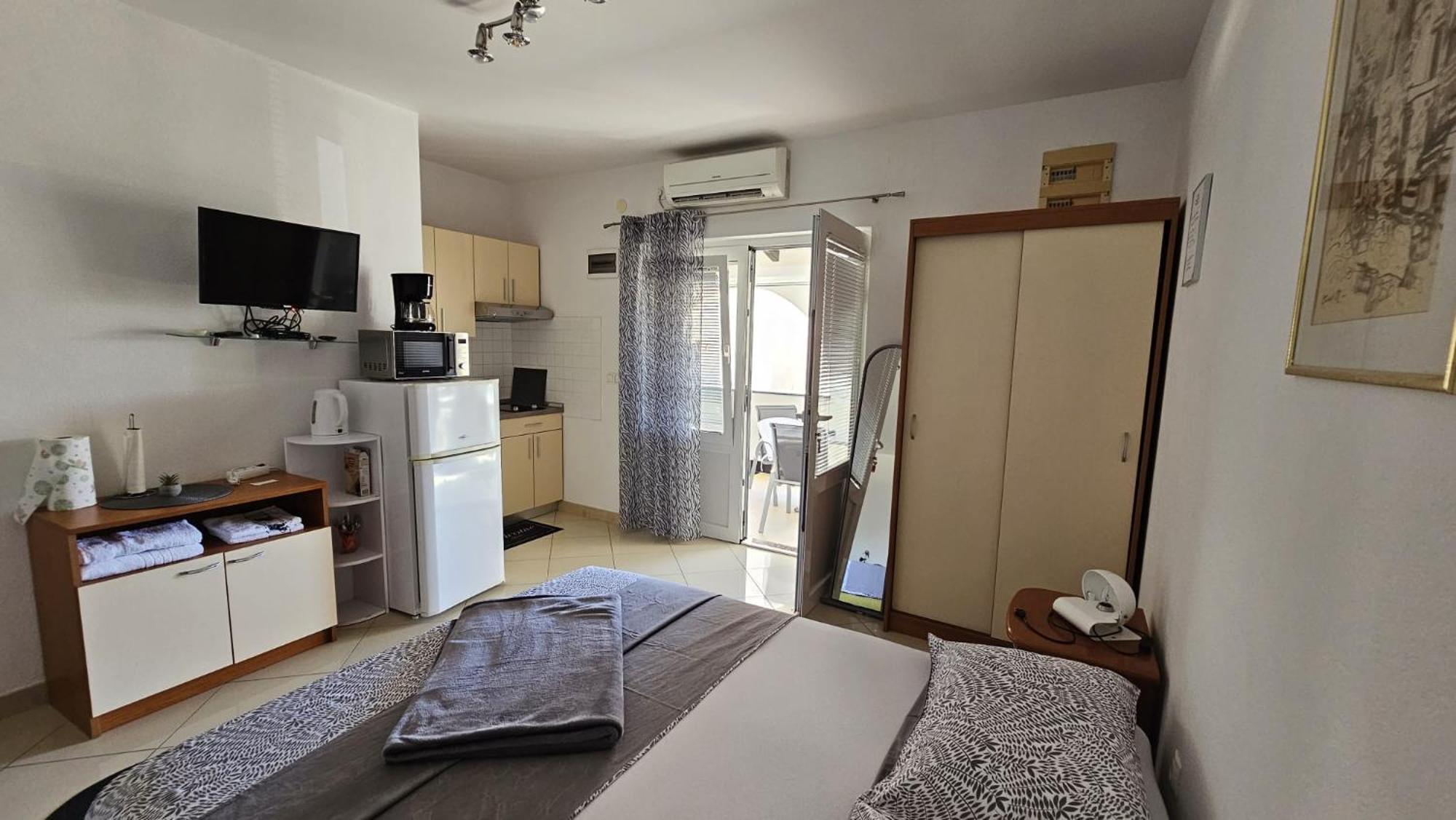 Apartment House Berry Примоштен Экстерьер фото
