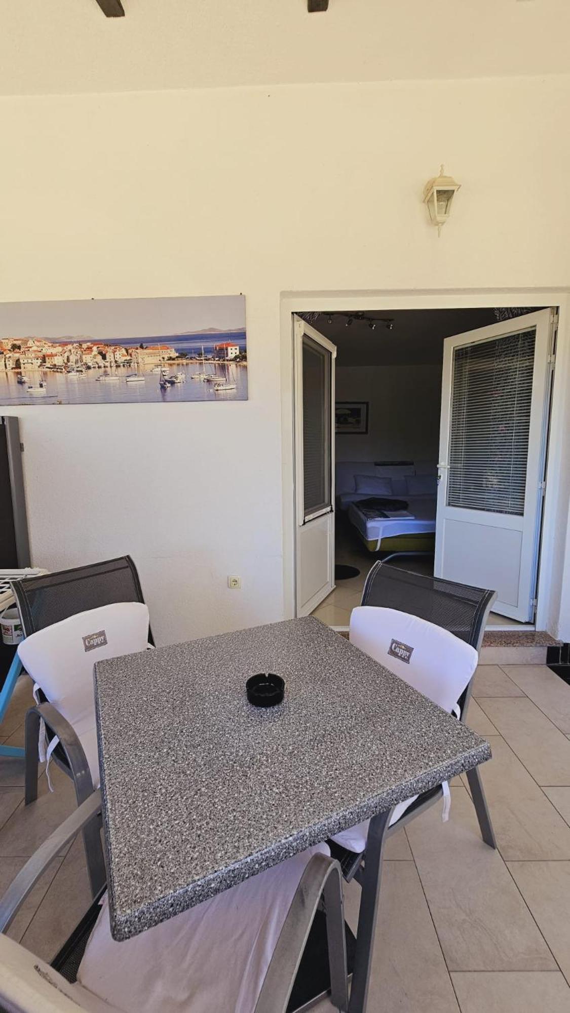 Apartment House Berry Примоштен Экстерьер фото