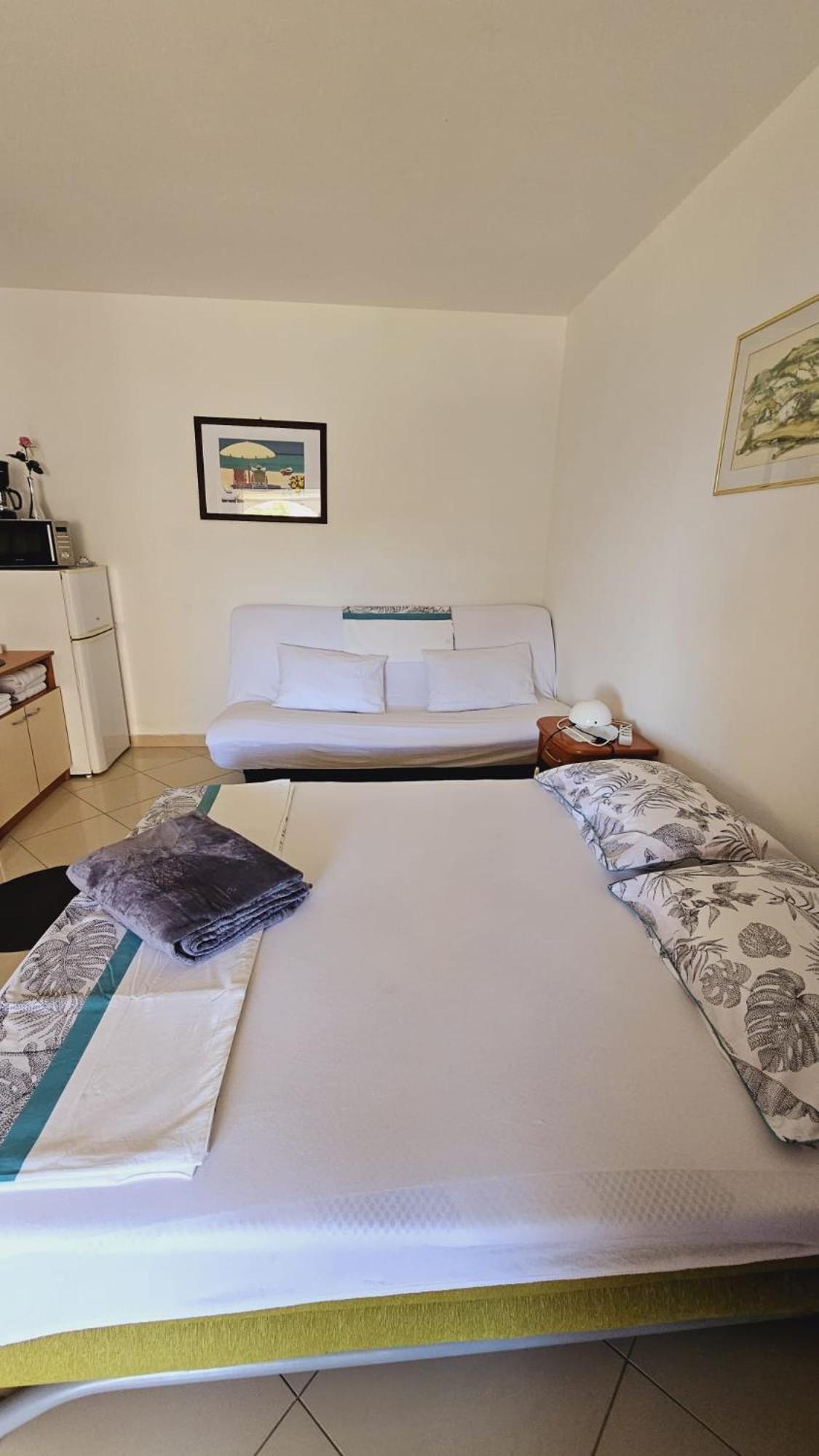 Apartment House Berry Примоштен Экстерьер фото