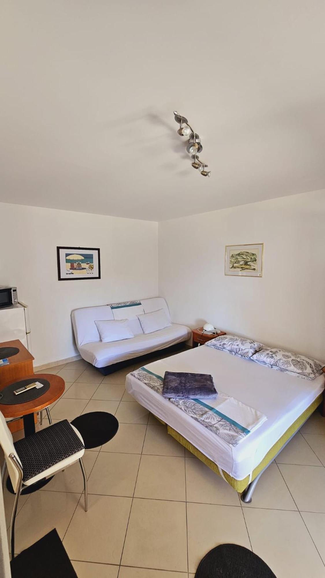 Apartment House Berry Примоштен Экстерьер фото