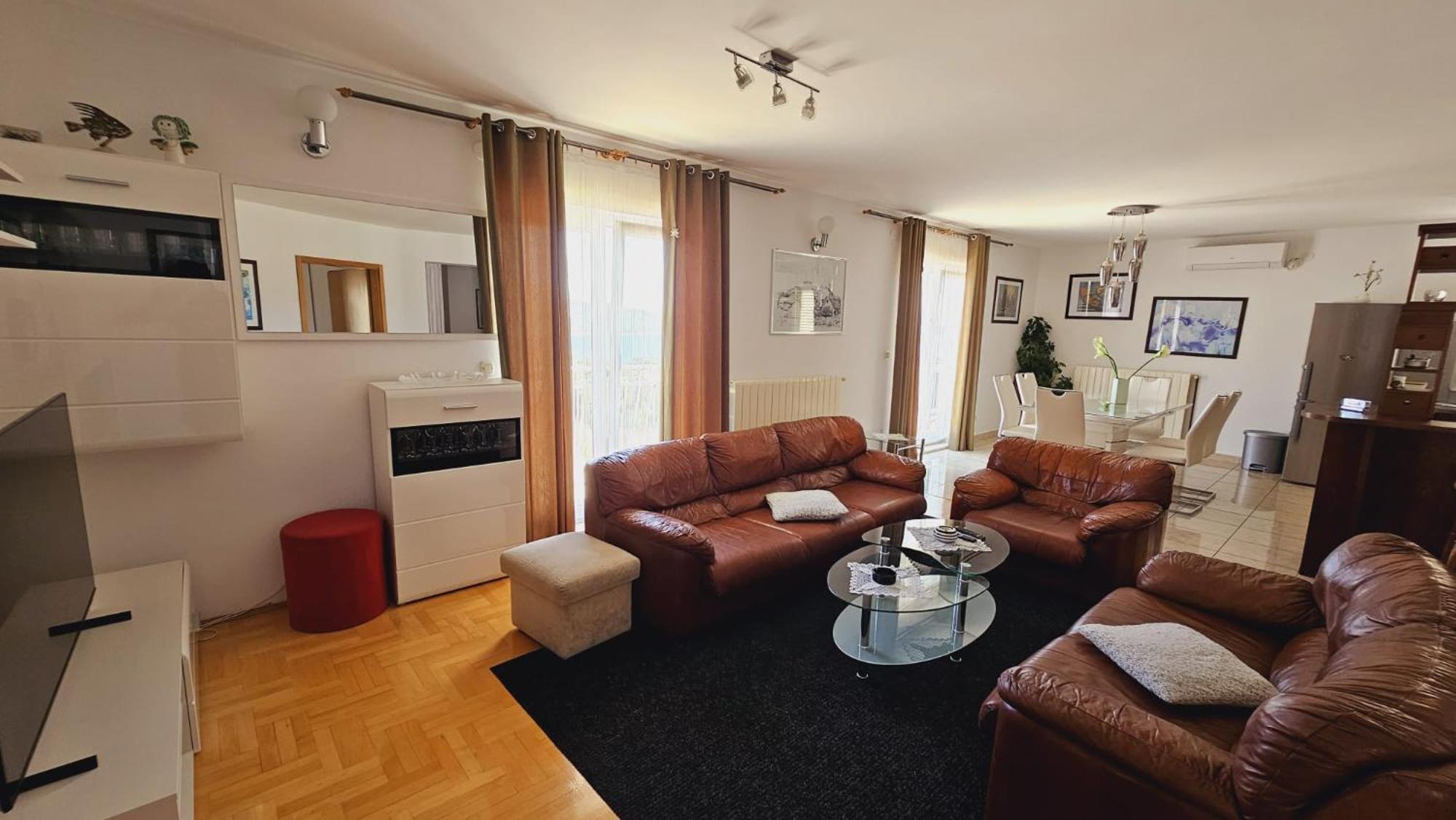Apartment House Berry Примоштен Экстерьер фото