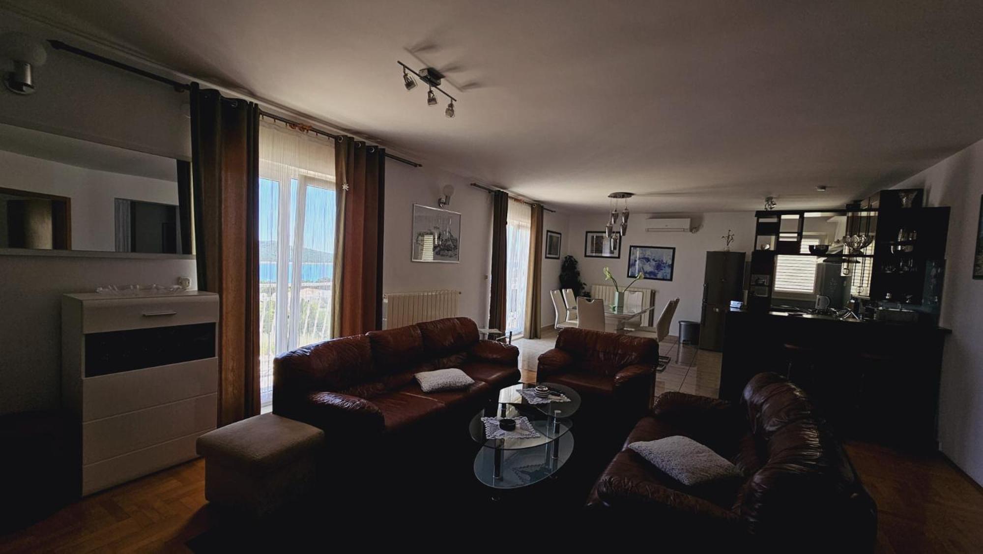 Apartment House Berry Примоштен Экстерьер фото