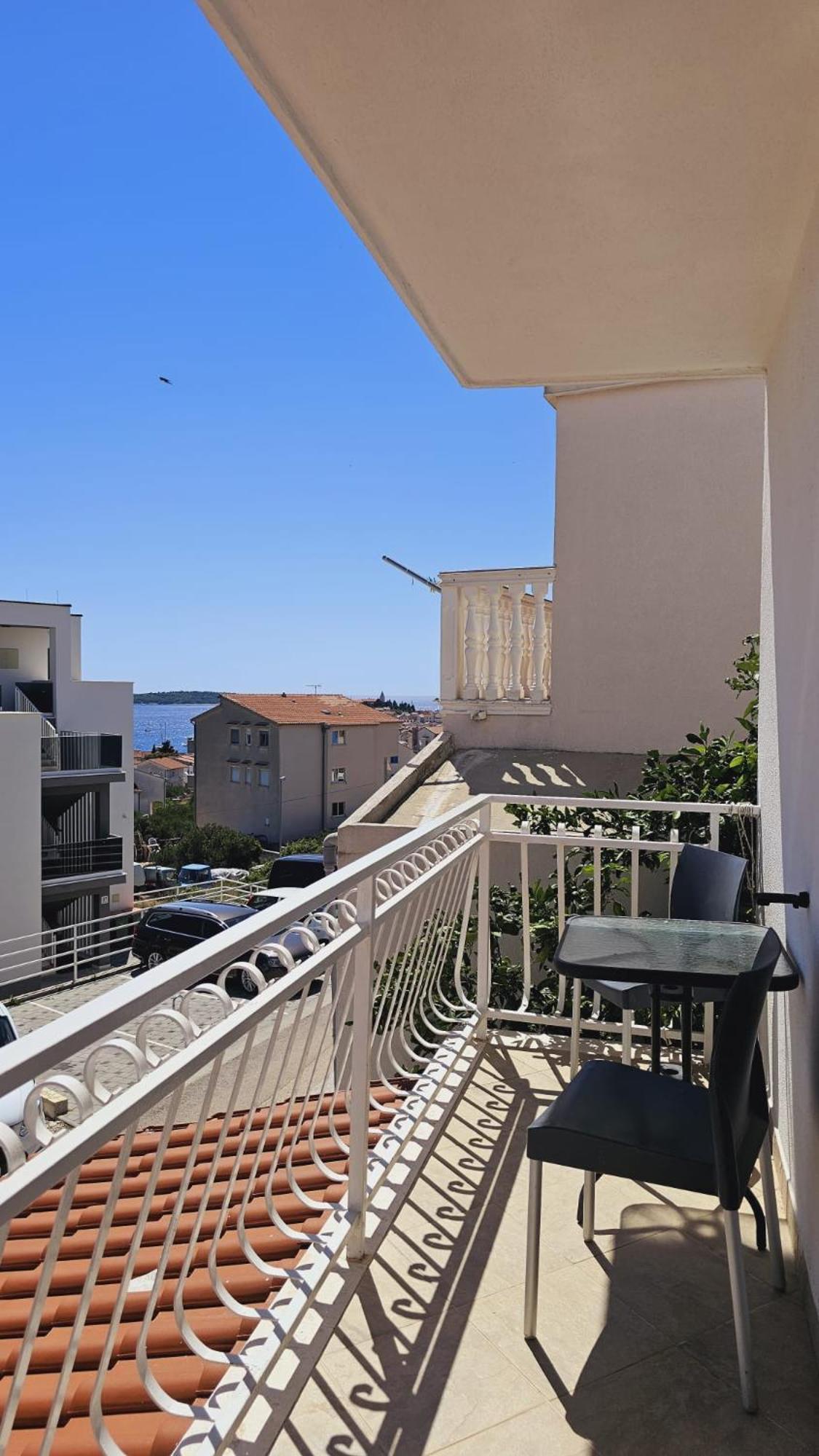 Apartment House Berry Примоштен Экстерьер фото