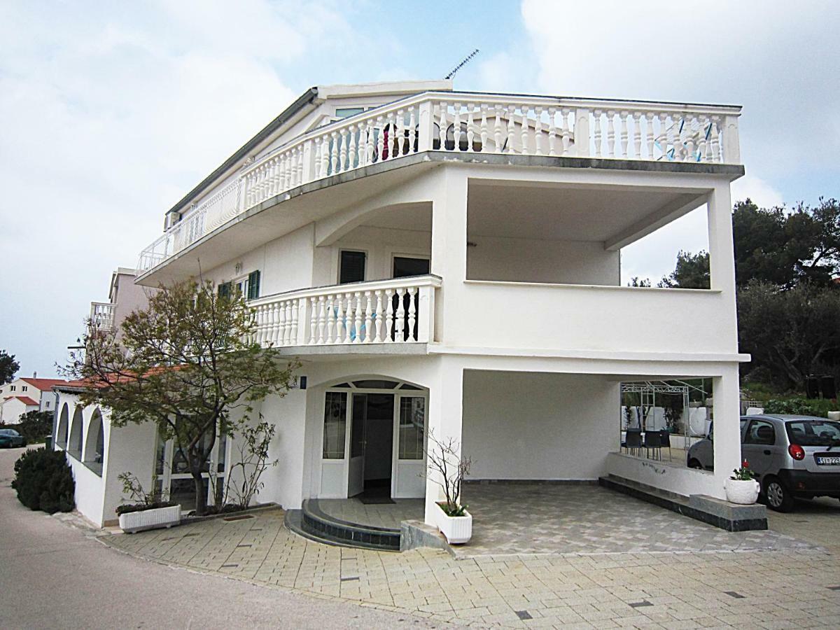 Apartment House Berry Примоштен Экстерьер фото