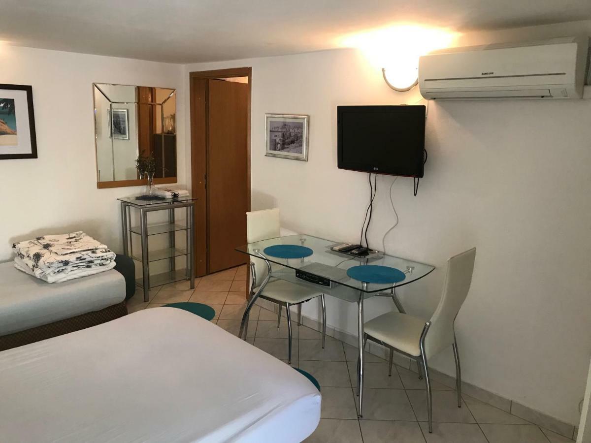 Apartment House Berry Примоштен Экстерьер фото